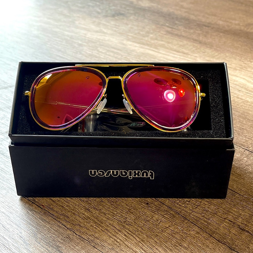 Tuxiansen Women’s Aviator Sunglasses -Purple Hue